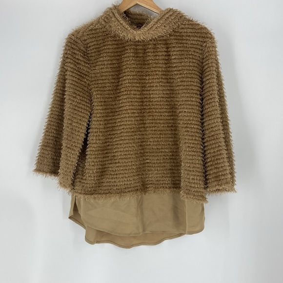 Vince Camuto eyelash gold tone shimmer boxy  top - Picture 1 of 16